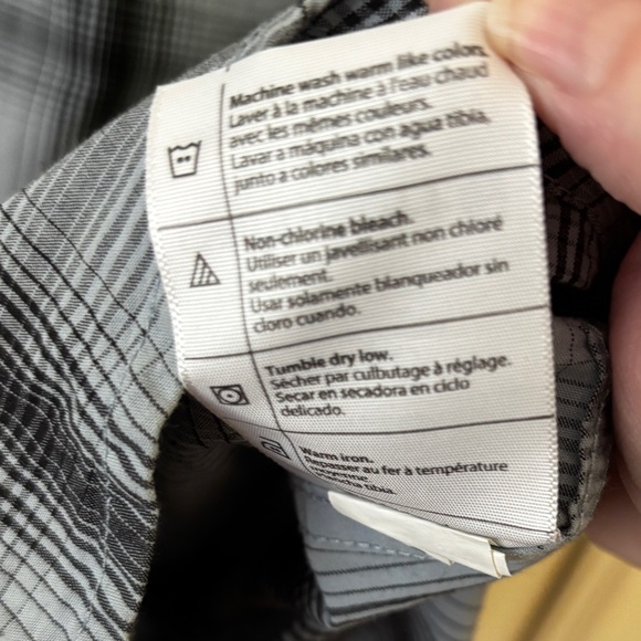 Carhartt med wght 100% cottn s/s lt & dk blu plaid buttn dwn MN XLT outdoors - Picture 6 of 8